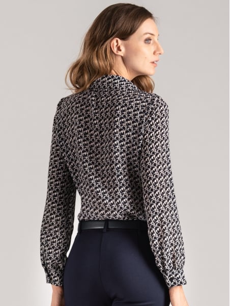 Camisa de mujer con estampado geométrico en georgette doble