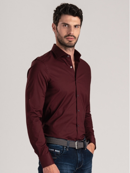 Camisa de popelina stretch burdeos para hombre