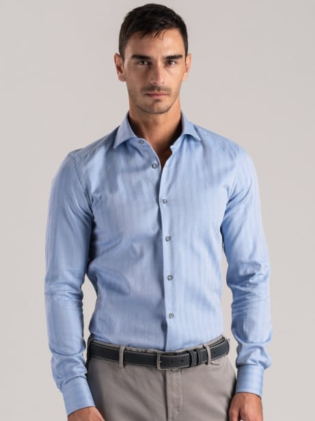 Camisa de hombre en espiga con inserciones azules