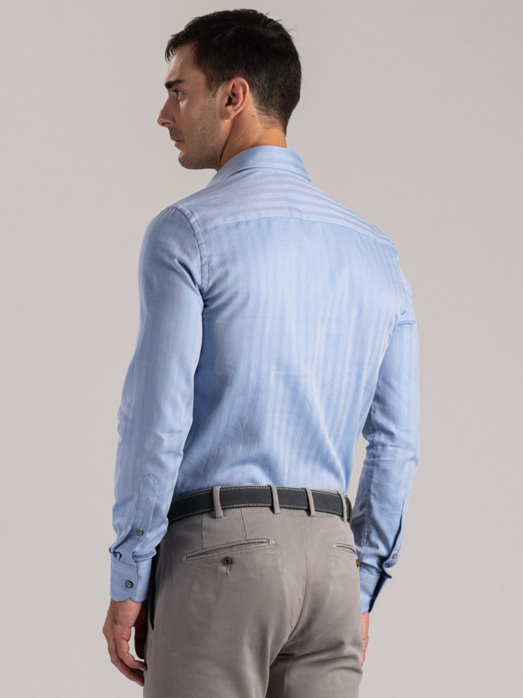 Camisa de hombre en espiga con inserciones azules