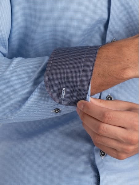 Camisa abotonada microarmada azul claro para hombre