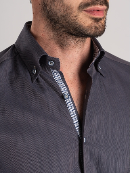 Camisa de hombre en espiga gris cuello abotonado