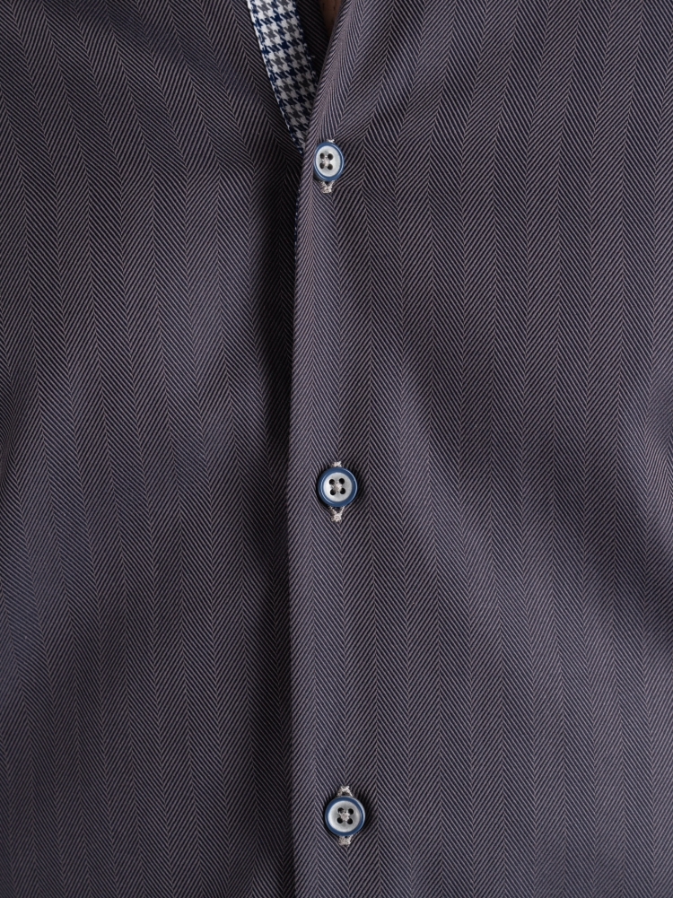 Camisa de hombre en espiga gris cuello abotonado