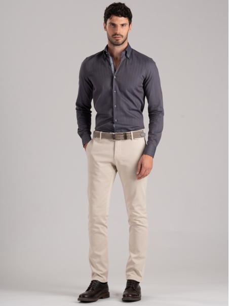 Camisa de hombre en espiga gris cuello abotonado