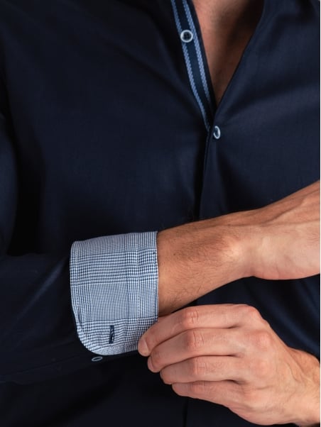 Camisa de hombre en espiga azul cuello semidesplegado