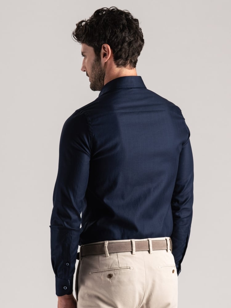 Camisa de hombre en espiga azul cuello semidesplegado