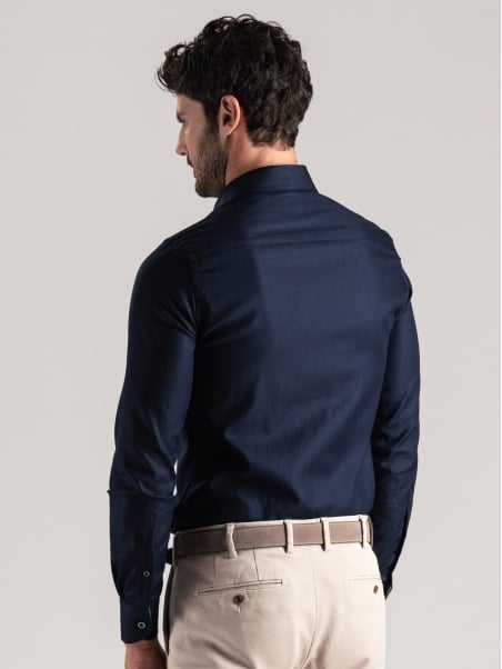 Camisa de hombre en espiga azul cuello semidesplegado