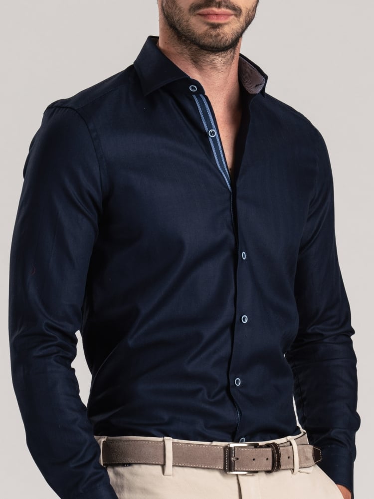 Camisa de hombre en espiga azul cuello semidesplegado