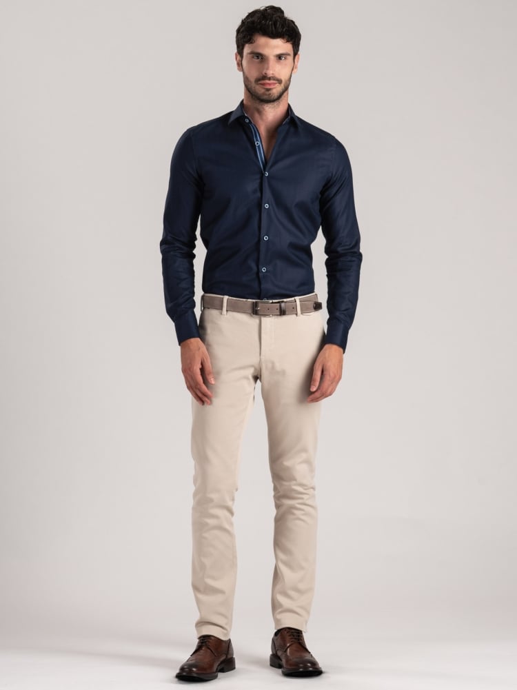 Camisa de hombre en espiga azul cuello semidesplegado