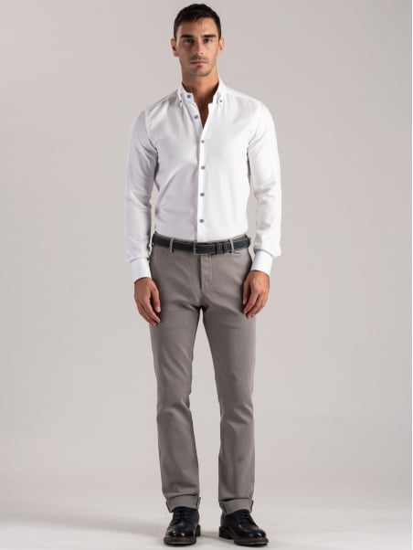 Camisa blanca de caballero con inserciones de pata de gallo