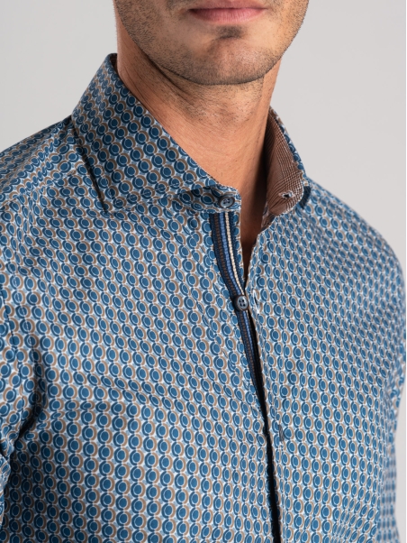 Camisa de hombre geométrica marfil y azul oscuro