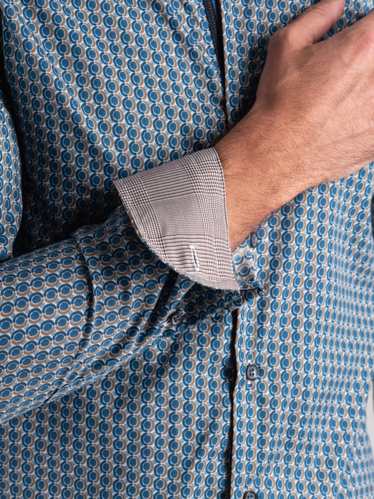 Camisa de hombre geométrica marfil y azul oscuro