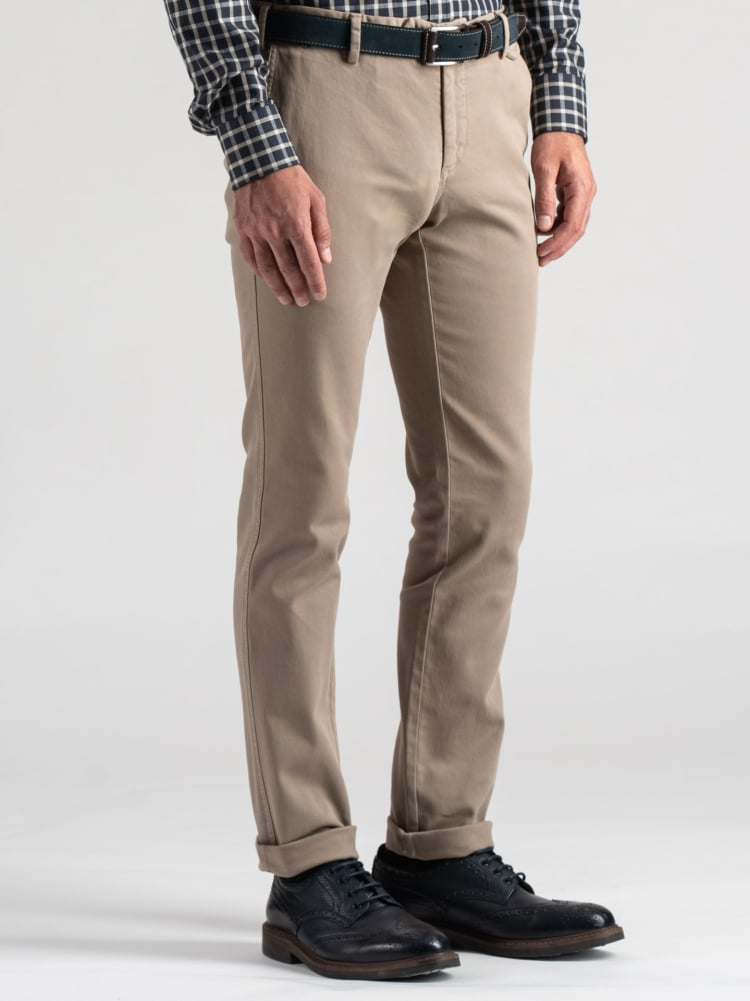 Pantalón chino de gabardina para hombre con bolsillos de ala