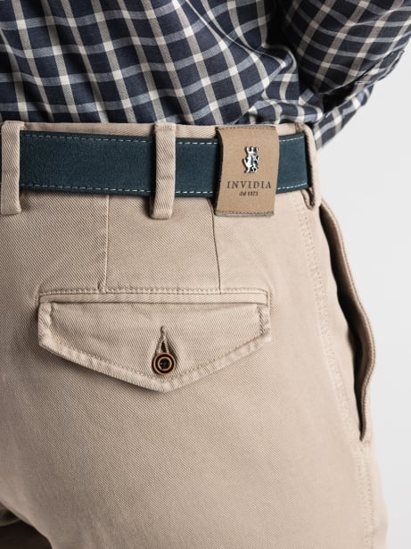 Pantalón chino de gabardina para hombre con bolsillos de ala 2