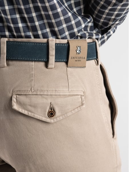 Pantalón chino de gabardina para hombre con bolsillos de ala