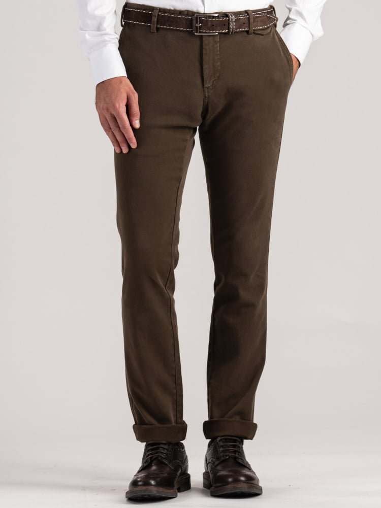 Pantalón chino de gabardina para hombre con bolsillos de ala