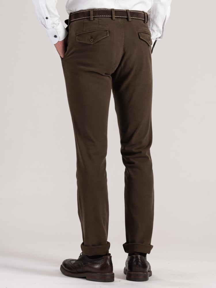 Pantalón chino de gabardina para hombre con bolsillos de ala