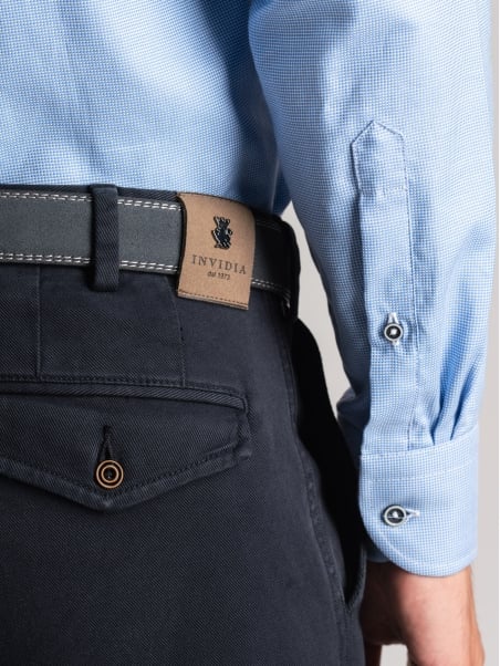 Pantalone uomo chino in gabardina con tasche ad aletta