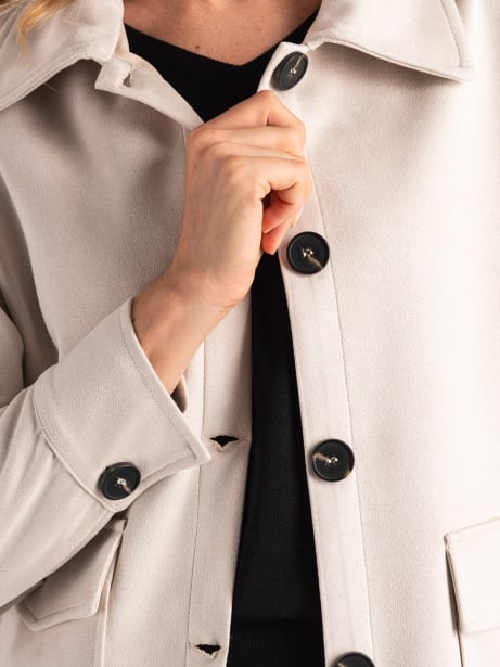 Chaqueta de mujer de ante ecológico color crema 2