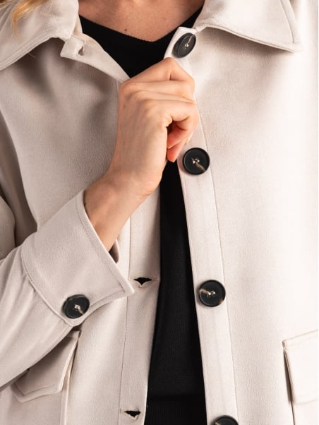Chaqueta de mujer de ante ecológico color crema