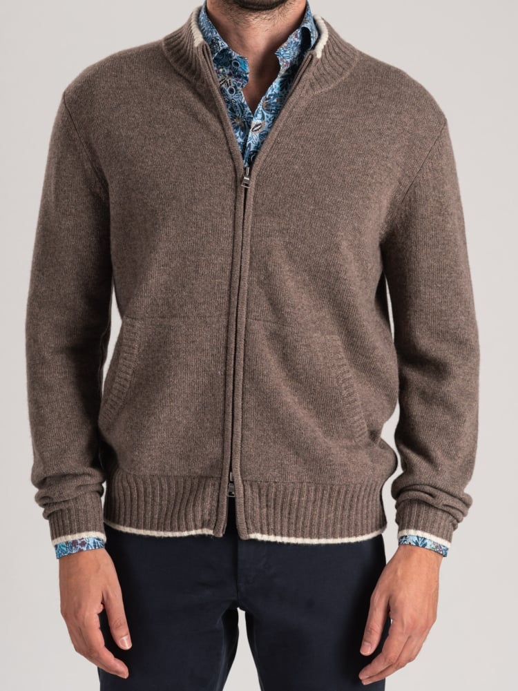 Chaqueta de hombre con cremallera entera y contrastes