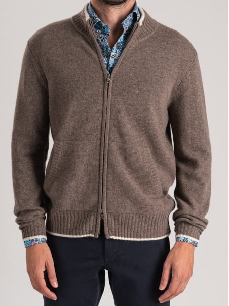 Chaqueta de hombre con cremallera entera y contrastes