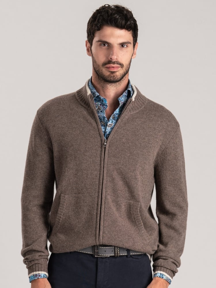 Chaqueta de hombre con cremallera entera y contrastes