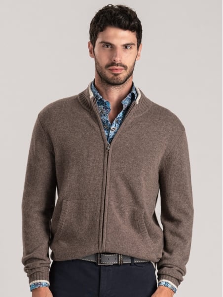 Chaqueta de hombre con cremallera entera y contrastes