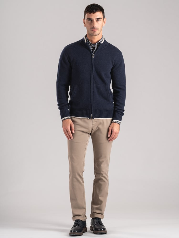 Chaqueta de hombre con cremallera entera y contrastes