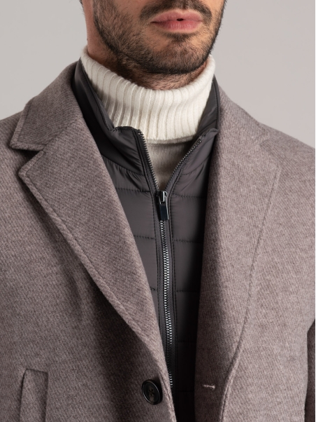 Abrigo de hombre con peto desmontable