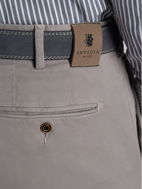 Pantalones chinos de hombre en tricotina mano caliente