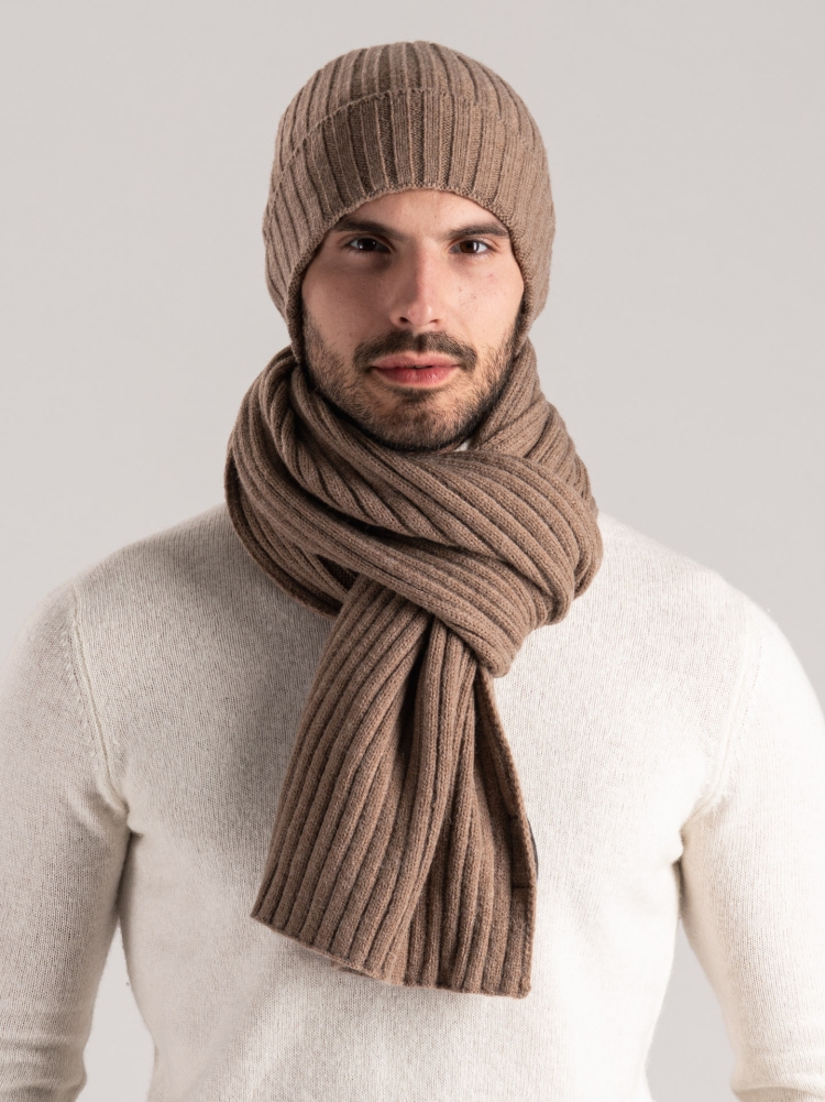 Gorro de caballero de punto acanalado con solapa alta Invidia 1973