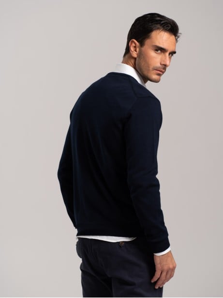 Jersey de cuello en V de lana merina para hombre | Invidia desde 1973 2