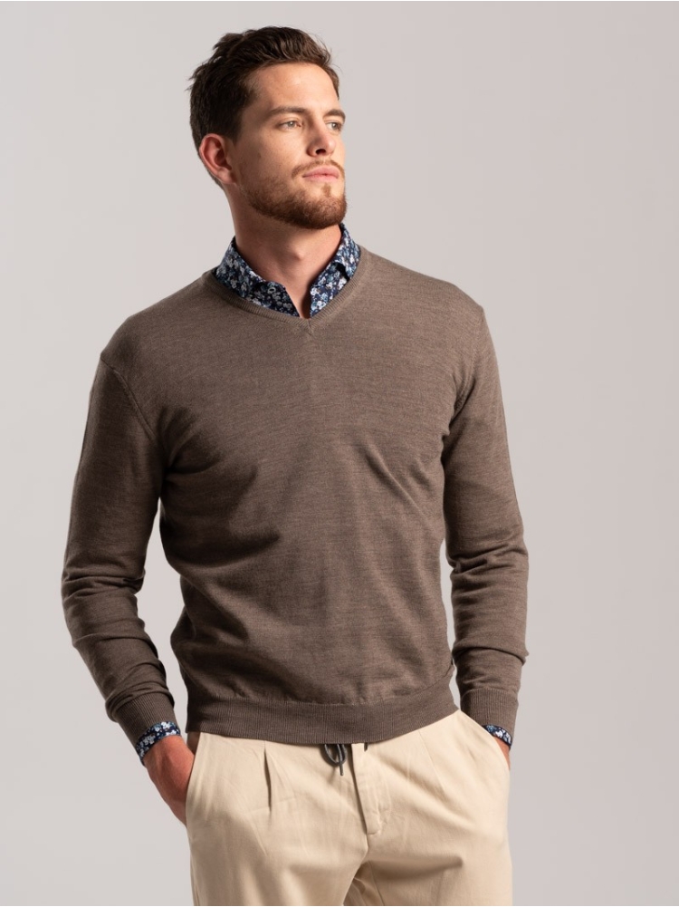 Jersey de cuello en V de lana merina para hombre | Invidia desde 1973