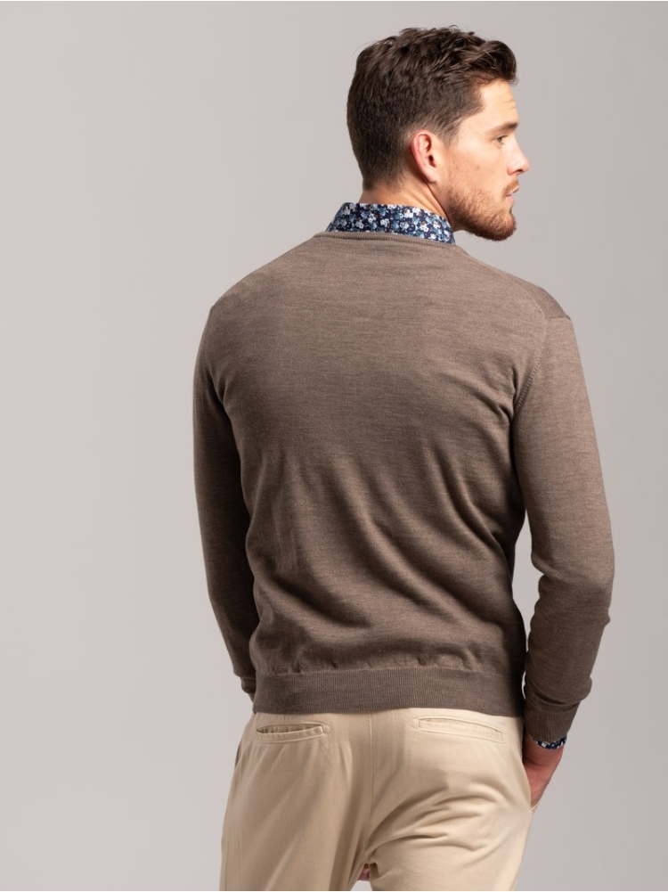 Jersey de cuello en V de lana merina para hombre | Invidia desde 1973