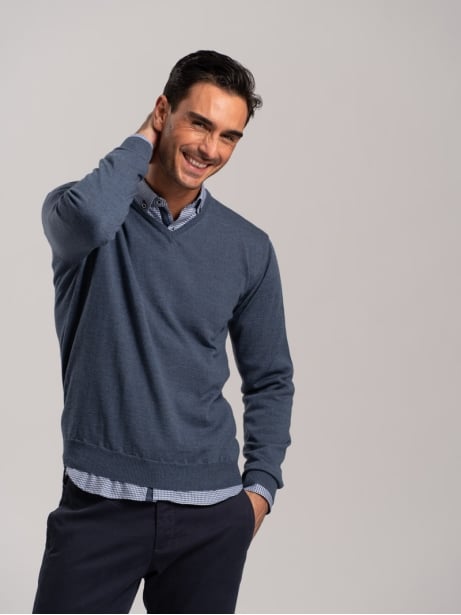 Jersey de cuello en V de lana merina para hombre | Invidia desde 1973