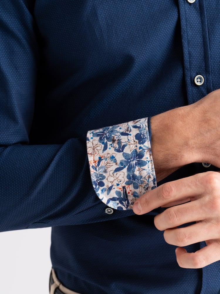 Camicia uomo blu-azzurra armaturata con collo semi francese