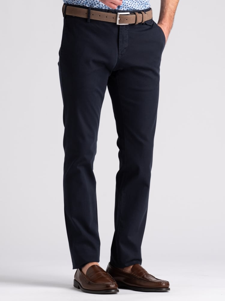 Pantalone uomo chino in tricotina tinto capo