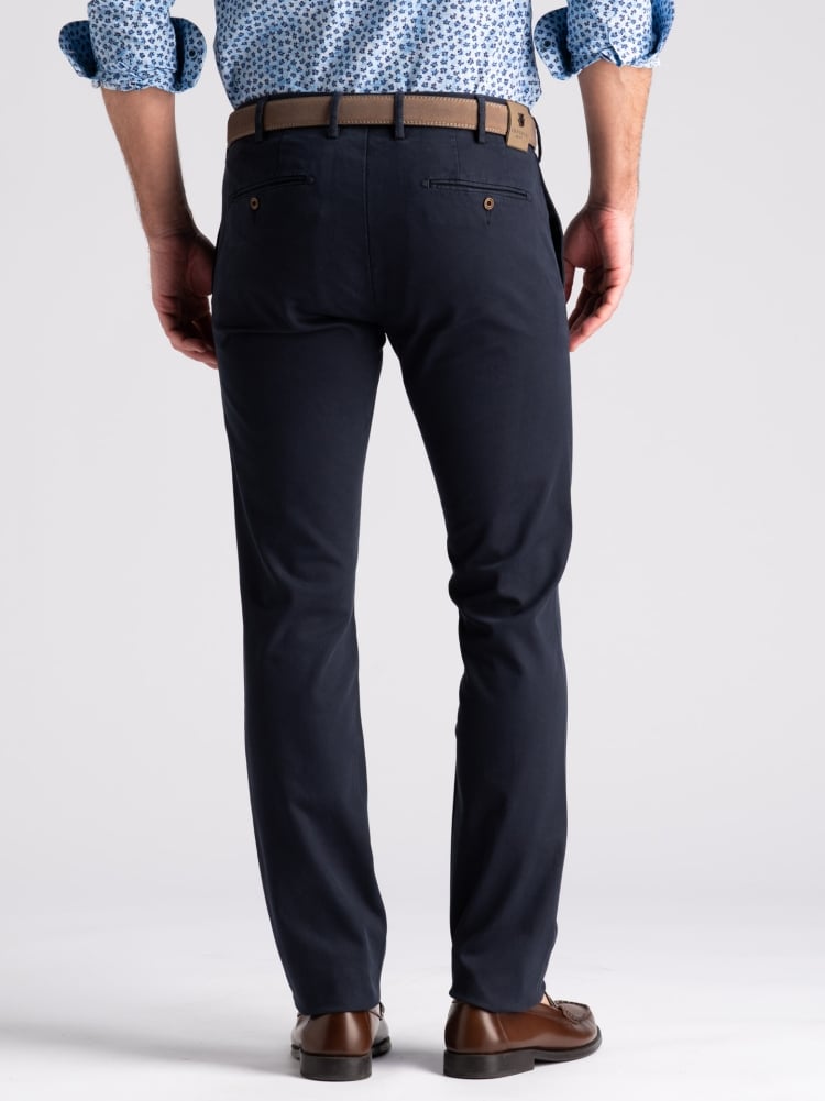 Pantalone uomo chino in tricotina tinto capo