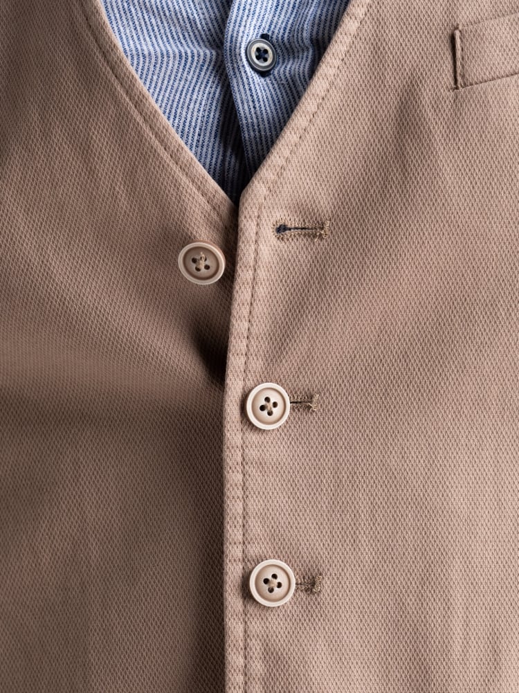 Gilet uomo in cotone stretch tinto capo sabbia
