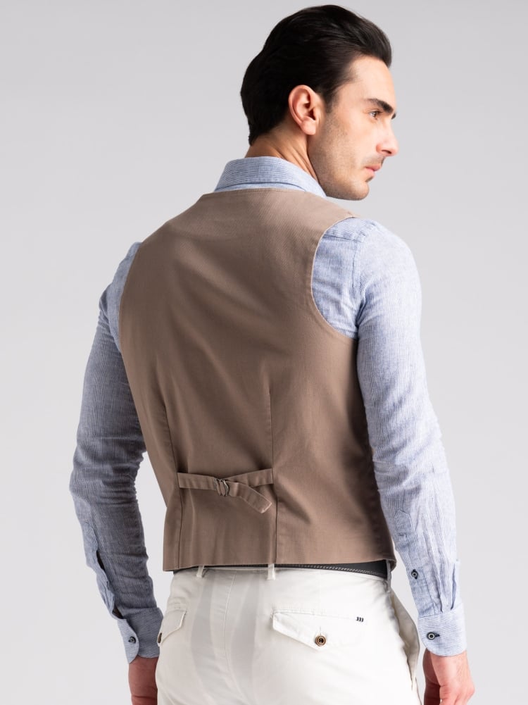 Gilet uomo in cotone stretch tinto capo sabbia