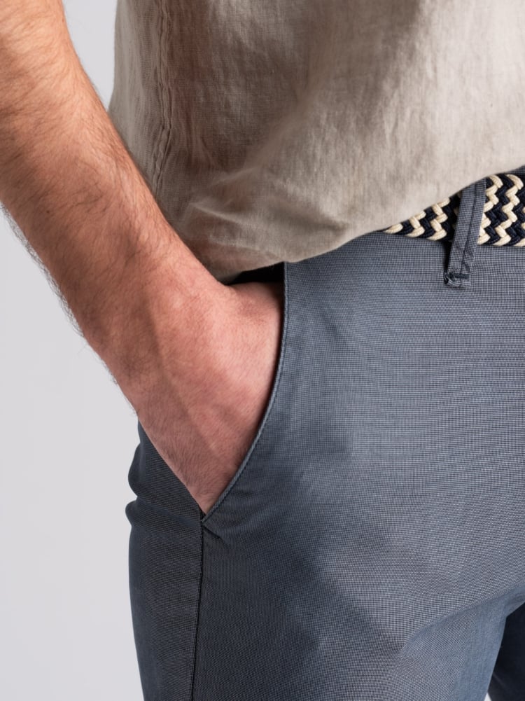 Pantalone uomo chino micro disegno sovratinto