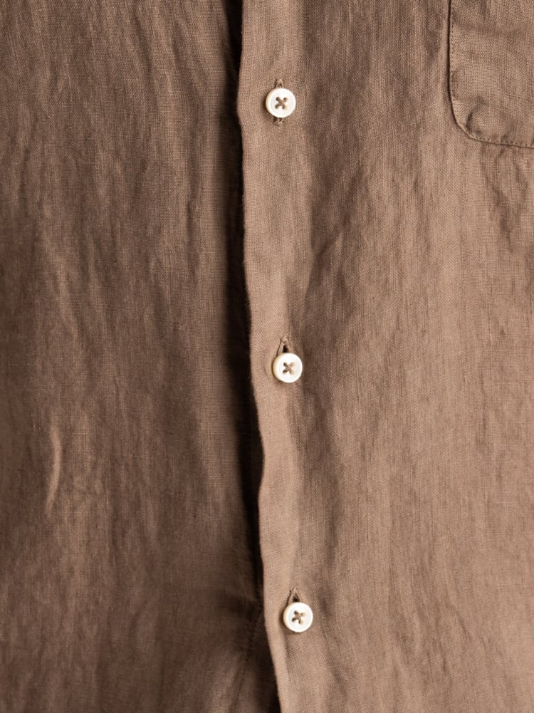 Camicia uomo in lino tinto capo terra button down Invidia 1973