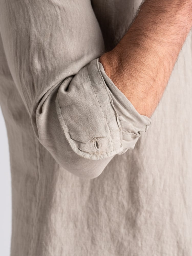 Camicia uomo sabbia in lino con collo coreano e tasca Invidia 1973
