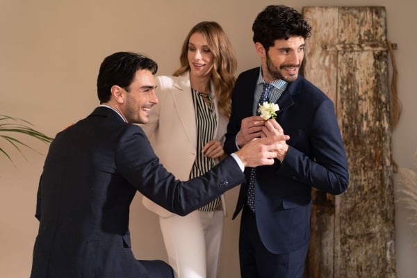 Guida alla camicia uomo da cerimonia: come scegliere colori, tessuti e abbinamenti