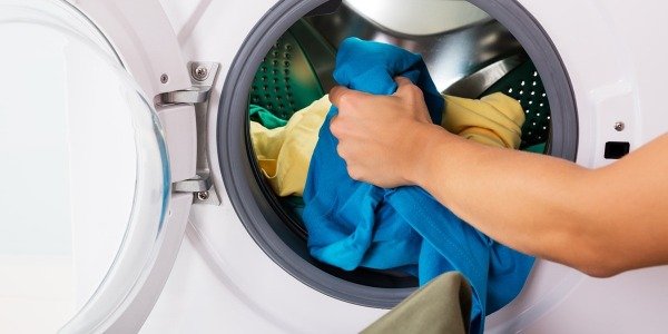 Come togliere le macchie di sudore dalla tua polo? La guida indispensabile per l’estate