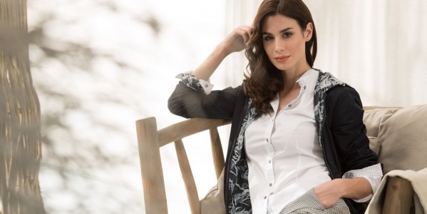 Outfit con la camicia bianca: la guida per il guardaroba primaverile di lei